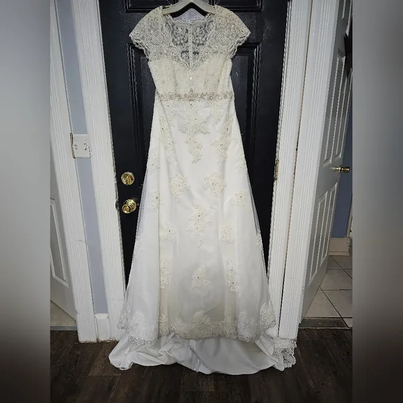 David's Bridal | Dresses | Davids Bridal Size 6 Ivory Wedding Gown |  Poshmark